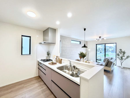 �L�b�`���@���r���O�ŗV�Ԃ��q�l�������Ȃ��炨�������ł���ΖʃL�b�`���B  