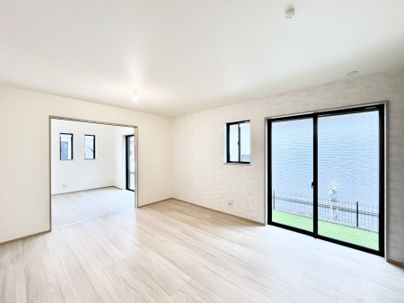 ���r���O�@���邢�z���������A�����̕��͋C�ɖ�������郊�r���O�E�_�C�j���O�B 