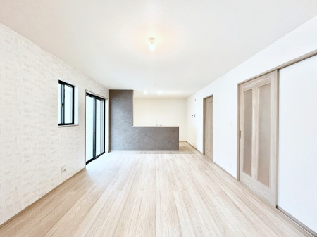 ���̑����ρ@�Ƒ��̏Ί炪���R�Ɛ��܂�Ă���A����ȕ��͋C�̃_�C�j���O�Ɏd�オ���Ă��܂��B