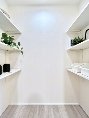 ���̑����ρ@�L�b�`���ɂ̓p���g���[�I�H�ނ̃X�g�b�N�͂������A���p�i�̎��[�Ȃǎg�����͂��낢��I