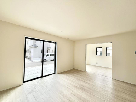 ���̑����ρ@�Ƒ��̏Ί炪���R�Ɛ��܂�Ă���A����ȕ��͋C�̃_�C�j���O�Ɏd�オ���Ă��܂��B