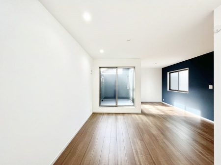 ���r���O�@�o���R�j�[�ɖʂ������邢�k�c�j�͉Ƒ��݂�Ȃ̉��K���