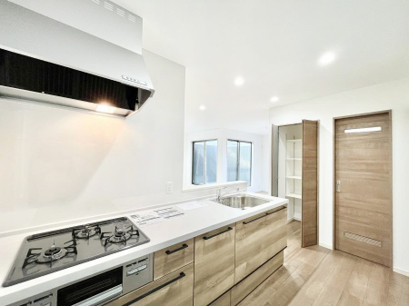 �L�b�`���@���r���O�ŗV�Ԃ��q�l�������Ȃ��炨�������ł���ΖʃL�b�`��