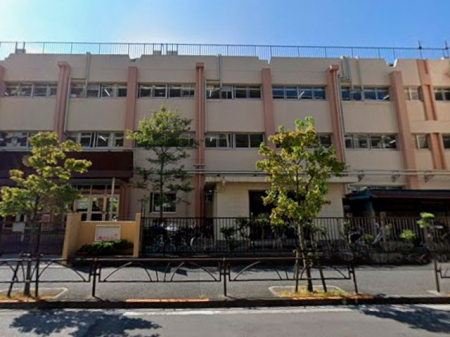 ���ӊ��@���w�Z 950m �����旧�Ԃ̖؏��w�Z