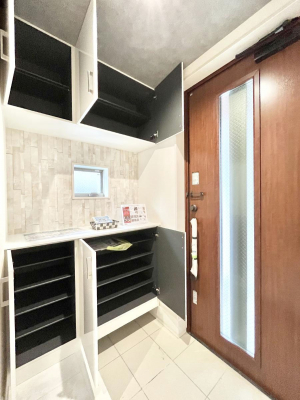 ���̑����ρ@�����Ղ���[�ł���V���[�Y�{�b�N�X�ŉƑ��S���̌C���A���ւ�������B  