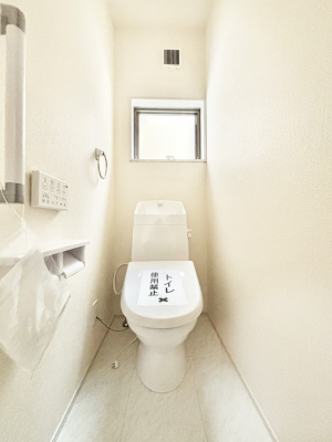 �g�C���@�g�C����1�K��2�K���ꂼ��ɔz�u����Ă��ĂƂĂ��֗��ł��B 