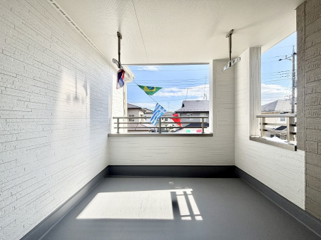 �o���R�j�[�@�㕔�ɉ������������Ă���̂ŋ}�ȉJ�̎��ɂ����S�ł��B 