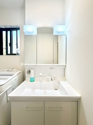 ʑEʏ@邢ʏ͖̐gxxyłႢłB