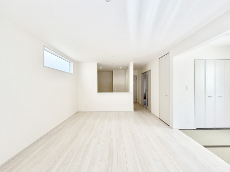 ���r���O�@���邢�z���������A�����̕��͋C�ɖ�������郊�r���O�E�_�C�j���O�B 