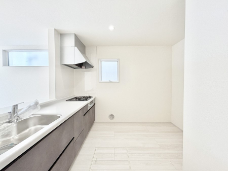 �L�b�`���@�u�₩�ȕ����ʂ蔲����L�b�`���B��������̂Ŗ��邭���C�ɂ��𗧂��܂��B