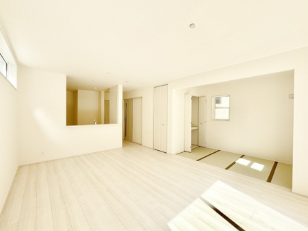 ���r���O�@���邢�z���������A�����̕��͋C�ɖ�������郊�r���O�E�_�C�j���O�B 