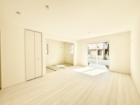 ���̑����ρ@�傫�ȑ����炽���Ղ�̗z���ƕ����������郊�r���O  