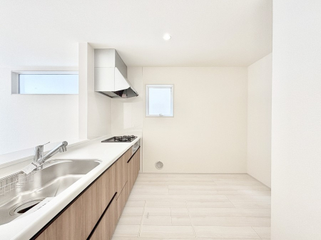 �L�b�`���@�u�₩�ȕ����ʂ蔲����L�b�`���B��������̂Ŗ��邭���C�ɂ��𗧂��܂��B