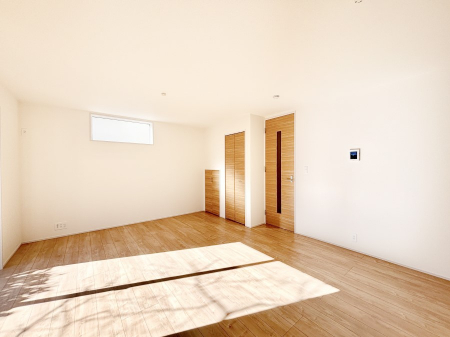 ���̑����ρ@�Ƒ��̏Ί炪���R�Ɛ��܂�Ă���A����ȕ��͋C�̃_�C�j���O�Ɏd�オ���Ă��܂��B