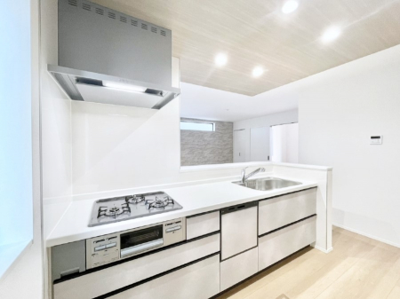 �L�b�`���@���r���O�ŗV�Ԃ��q�l�������Ȃ��炨�������ł���ΖʃL�b�`���B  