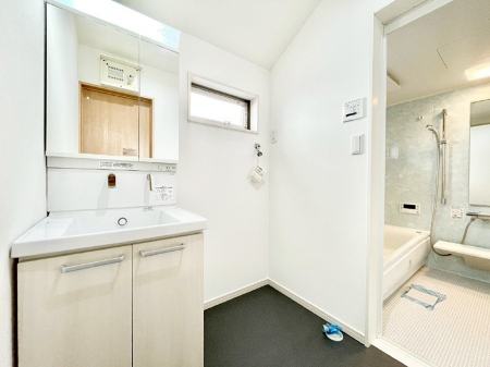 ���ʑ�E���ʏ��@��Ƃ�̐��ʃX�y�[�X�Œ��̐g�x�x���X���[�Y��