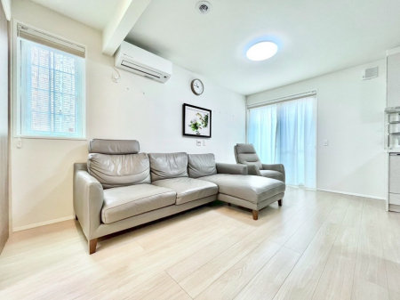 ���r���O�@�傫�ȑ����炽���Ղ�̗z���ƕ����������郊�r���O