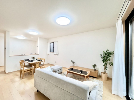 ���r���O�@���邢�z���������A�����̕��͋C�ɖ�������郊�r���O�_�C�j���O�B 