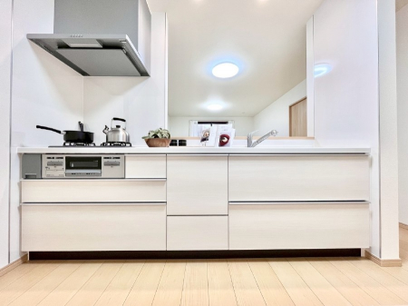 �L�b�`���@���r���O�����n����l�C�̃J�E���^�[�L�b�`���B �Ƒ��������Ȃ���Ǝ������邱�Ƃ��ł��܂��B