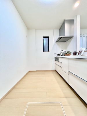 �L�b�`���@�u�₩�ȕ����ʂ蔲����L�b�`���B��������̂Ŗ��邭���C�ɂ��𗧂��܂��B