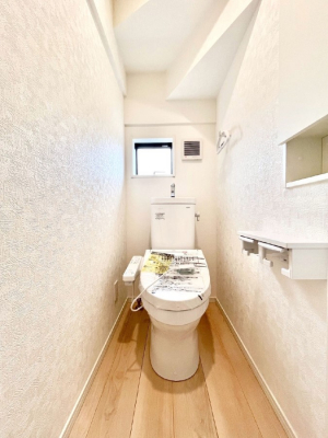 �g�C���@�g�C����1�K��2�K���ꂼ��ɔz�u����Ă��ĂƂĂ��֗��ł��B 