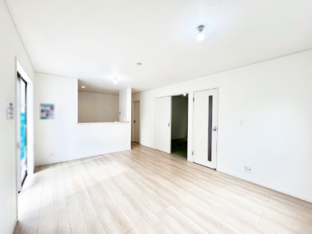 ���̑����ρ@�Ƒ��̏Ί炪���R�Ɛ��܂�Ă���A����ȕ��͋C�̃_�C�j���O�Ɏd�オ���Ă��܂��B