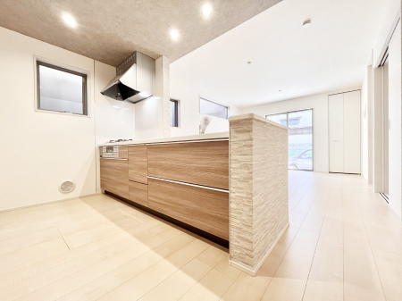 �L�b�`���@���������Ȃ��炲�Ƒ��Ƃ̉�b���y���߂�ΖʃJ�E���^�[�L�b�`��