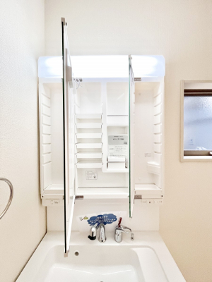 ���̑����ρ@�O�ʋ��̗��ɁA���ϕi��q���p�i�Ȃǂ����[�\�B���ʑ����������ƕۂ��܂��I