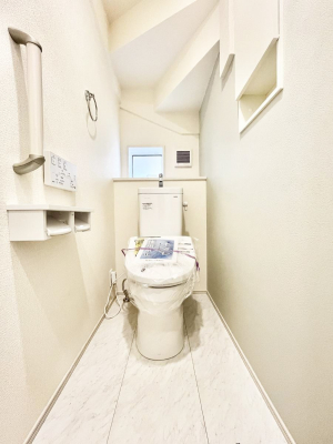 �g�C���@�g�C����1�K��2�K���ꂼ��ɔz�u����Ă��ĂƂĂ��֗��ł��B 