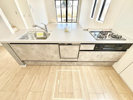 �L�b�`���@�V�X�e���L�b�`���̓V���v���ŃX�b�L�������O���̗��Ȃ��f�U�C���Ȃ̂ŉi���g�������I