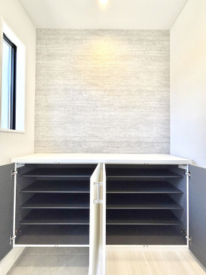 ���̑����ρ@�����Ղ���[�ł���V���[�Y�{�b�N�X�ŉƑ��S���̌C���A���ւ�������B  