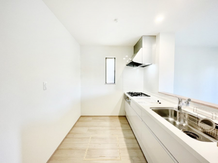 �L�b�`���@�u�₩�ȕ����ʂ蔲����L�b�`���B��������̂Ŗ��邭���C�ɂ��𗧂��܂��B