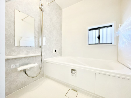 �����@�����������F�����̕ǖʁA������������芰����o�X���[���B