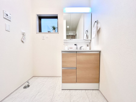 ���ʑ�E���ʏ��@�傫�����₷���O�ʋ��Ő�����������ʑ�́A�g�����Ȃ݃`�F�b�N�┧�̂������ɂ������߂ł��B 