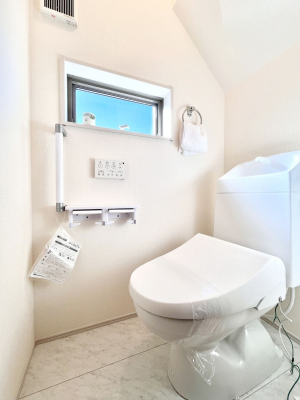 �g�C���@�g�C����1�K��2�K���ꂼ��ɔz�u����Ă��ĂƂĂ��֗��ł��B 