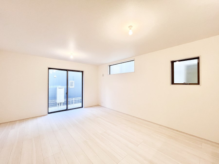 ���r���O�@�傫�ȑ����炽���Ղ�̗z���ƕ����������郊�r���O