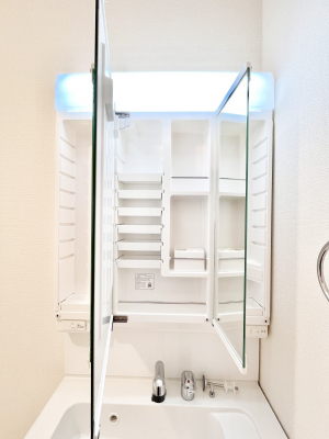 ���̑����ρ@�O�ʋ��̗��ɁA���ϕi��q���p�i�Ȃǂ����[�\�B���ʑ����������ƕۂ��܂��I