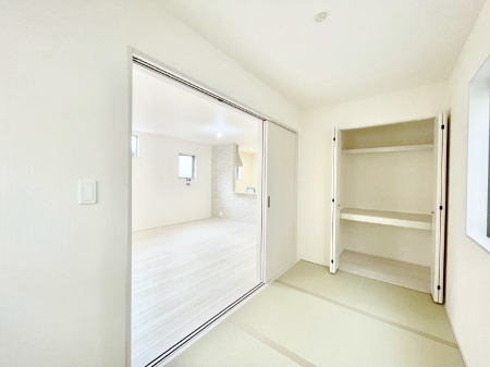 ���̑����ρ@���r���O�Ɨׂ荇���Ă���a�m���B�ق��ƈꑧ�ł���a�̋�Ԃ��Y�ꂸ�ɁB