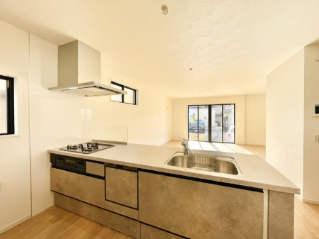 �L�b�`���@���r���O�ŗV�Ԃ��q�l�������Ȃ��炨�������ł���ΖʃL�b�`���B  