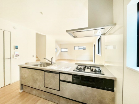 �L�b�`���@���������Ȃ���ł����Ƒ��Ƃ̉�b���y���߂�ΖʃL�b�`��