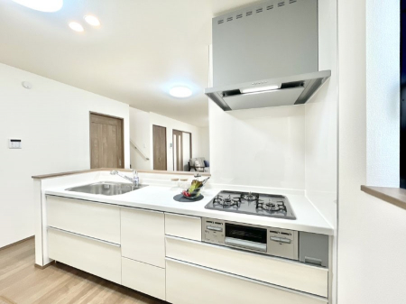 �L�b�`���@���������Ȃ���ł����Ƒ��Ƃ̉�b���y���߂�ΖʃL�b�`��