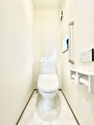 �g�C���@�g�C����1�K��2�K���ꂼ��ɔz�u����Ă��ĂƂĂ��֗��ł��B 