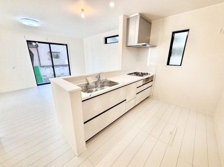 �L�b�`���@���������Ȃ���ł����Ƒ��Ƃ̉�b���y���߂�ΖʃL�b�`��