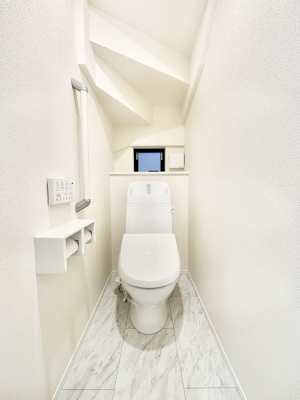 �g�C���@�g�C����1�K��2�K���ꂼ��ɔz�u����Ă��ĂƂĂ��֗��ł��B 