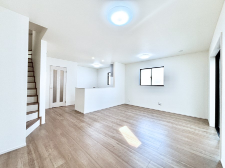 ���r���O�@�����u�������܁v�u��������v�Ƒ��Ƃ̃R�~���j�P�[�V�������[�܂郊�r���O�C���K�i�B 