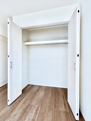 ���[�@�m���̃N���[�[�b�g�B���s��������̂Ō���̈ߗނ�����������܂�܂��B