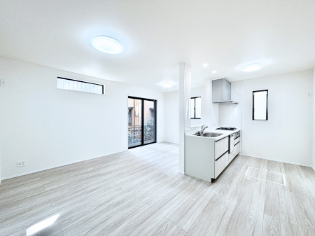 ���r���O�@���邢�z���������A�����̕��͋C�ɖ�������郊�r���O�_�C�j���O