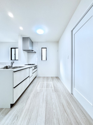 �L�b�`���@�u�₩�ȕ����ʂ蔲����L�b�`���B��������̂Ŗ��邭���C�ɂ��𗧂��܂��B