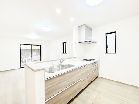 �L�b�`���@���Ƒ��̉�b�e�ޑΖʃL�b�`���B���������̃p�p�}�}�����Ƒ��Ɖ߂������Ԃ����������I