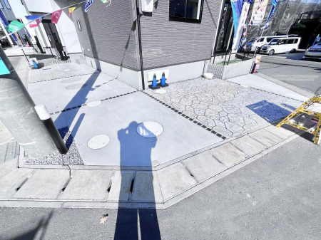 @2\I}Ȃql̒ԂɁB܂AƑ̎]ԃXy[XƂĂ劈B